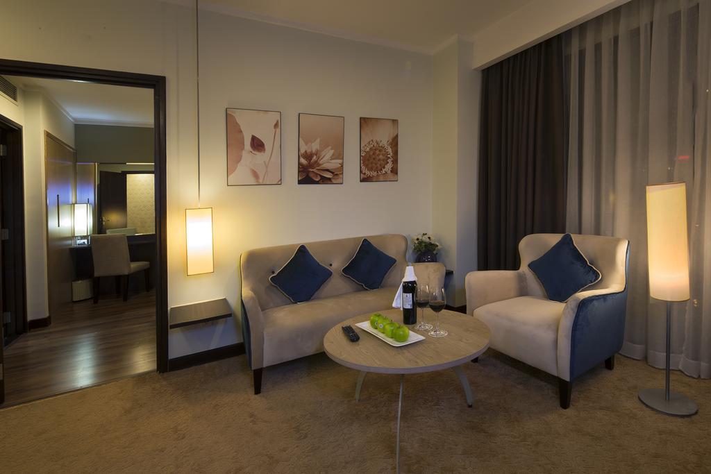 Vien Dong Hotel - Near Bui Vien Walking Street Hô Chi Minh-Ville Extérieur photo